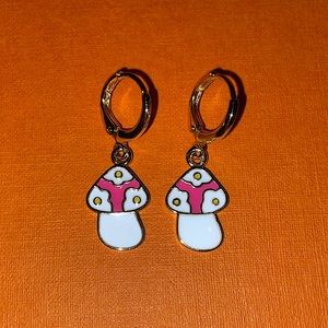 NWT hypoallergenic mushroom earrings